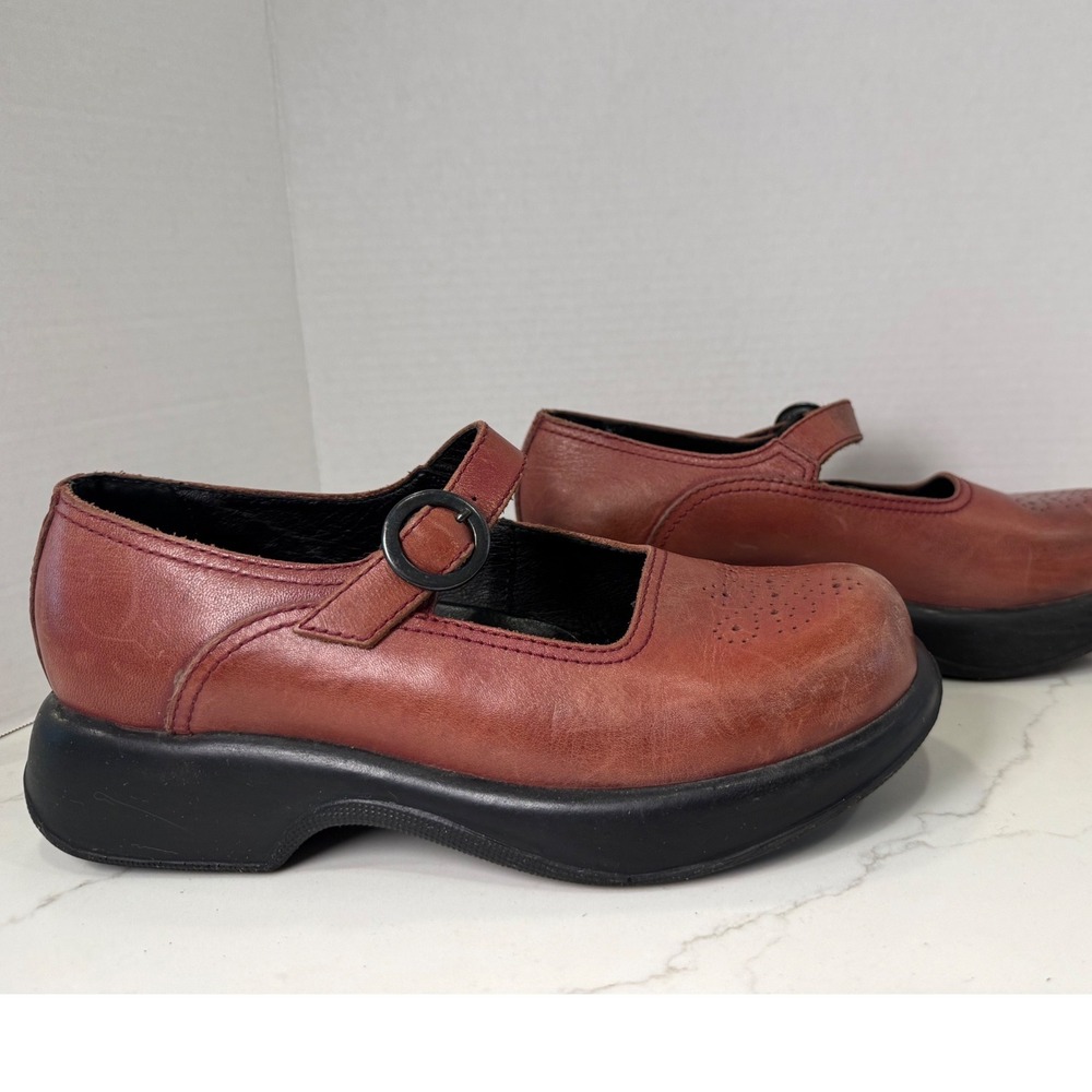 Dansko Red Brown Leather Perforated Mary Jane Clogs Shoes Portugal Size 40 - Picture 2 of 6